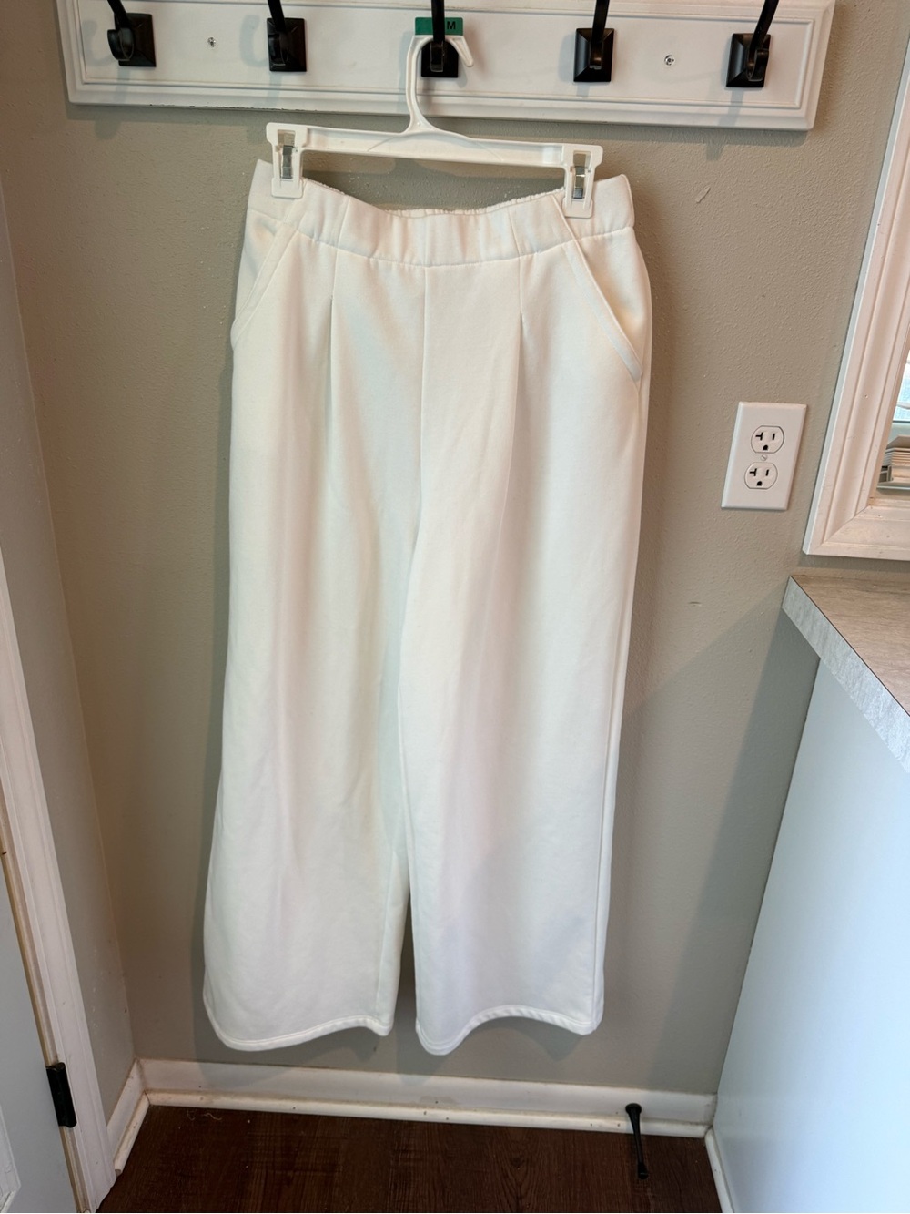 Halara Women’s White Pull-On Wide Leg Fleece Pants